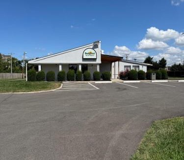 Columbus Hotel | Budgetel Inn & Suites