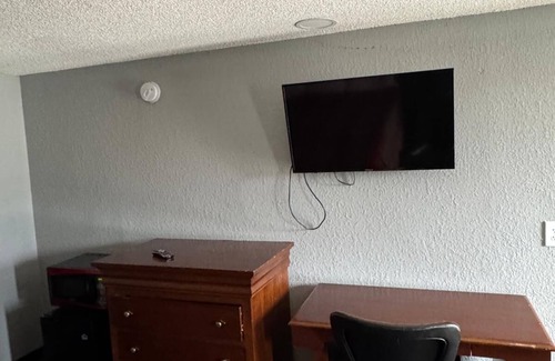 Columbus Hotel | Budgetel Inn & Suites