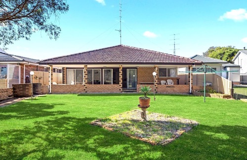 Budgewoi House | Budgewoi Waterfront Haven
