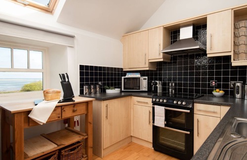 Waren Mill Apartment | BUDLE BAY LOFT - sleeps 6, third floor penthouse with fantastic estuary views