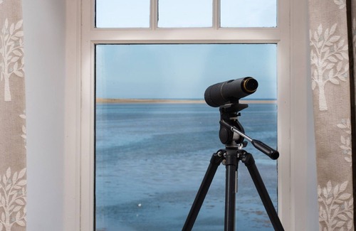 Waren Mill Apartment | BUDLE BAY LOFT - sleeps 6, third floor penthouse with fantastic estuary views
