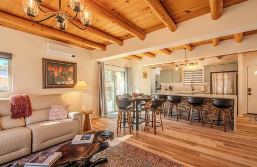 Northeast Santa Fe House | Buen Camino - Walk to The Plaza, Kiva Fireplace
