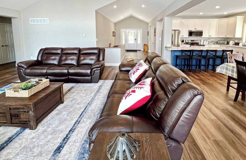 Dysart et al House | Buena Vista Executive Cottage - Redstone Lake