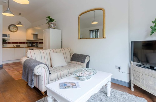 Kidlington Cottage | Buff Lodge - sleeps 4 guests in 2 bedrooms