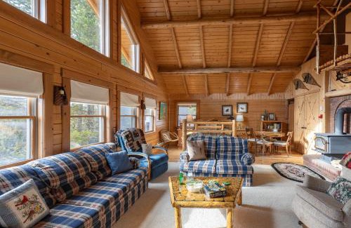 Island Park House | Buffalo Bliss by KABINO Riverfront Firepit Partial A/C Huge Views WiFi