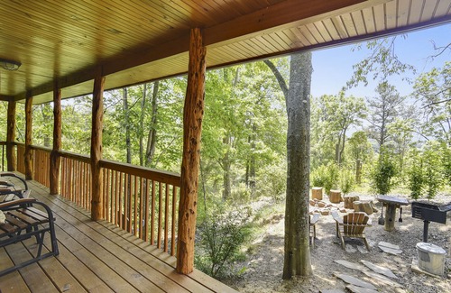 Clyde Cabin | 🦬 Buffalo Bungalow.Couples Only: sauna, massage table & much more!
