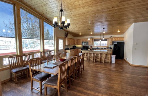 West Yellowstone House | Buffalo Creek Cabin 420: Unmatched Space and Luxury!