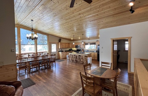 West Yellowstone House | Buffalo Creek Cabin 420: Unmatched Space and Luxury!