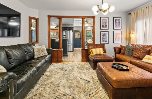 Benson Gardens House | Buffalo Hallow Manor: Large🏡. Game-room, Fire-pit, retreats and reunions & more
