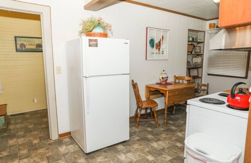 Willis Cottage | Buffalo Mountain Getaway Cottage - enjoy some time on the farm!