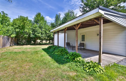 Green Acres House | Buffalo/Niagara Charming Getaway