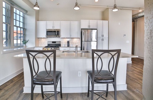 Buffalo Apartment | Buffalo/Niagara Colossal Condo-Monthly rates