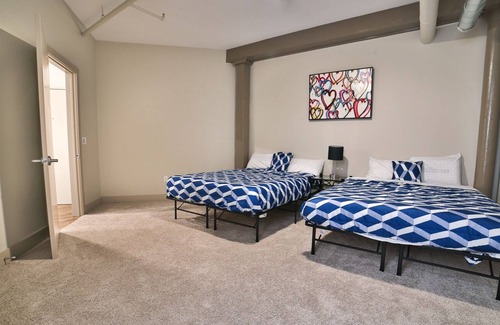 Buffalo Apartment | Buffalo/Niagara Colossal Condo-Monthly rates