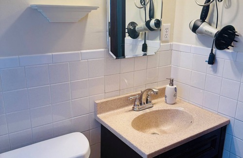 Depew Apartment | Buffalo Niagara international airport 2 minutes away from the house