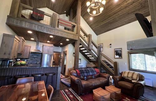 Island Park House | Buffalo Pine Cabin is a Cozy Cabin Minutes From Yellowstone!