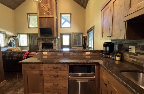 Island Park House | Buffalo Pine Cabin is a Cozy Cabin Minutes From Yellowstone!