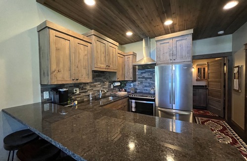 Island Park House | Buffalo Pine Cabin is a Cozy Cabin Minutes From Yellowstone!