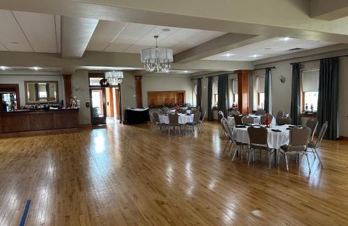 Gary Hotel | Buffalo Ridge Resort and Spa