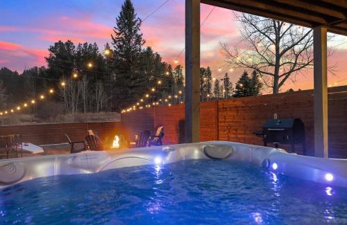 Custer Apartment | Buffalo Roam - Hot Tub & Nature in Town