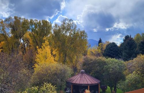 Buena Vista Bed & Breakfast | BuffaloPeaks Lodge