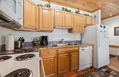 Fall River Estates Condo | Bugle Point B14 (Private Hot tub) River Views!