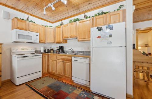 Fall River Estates Apartment | Bugle Pointe B14 by Estes Park Condos