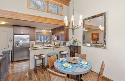 Telluride Condo | BUILDING UPGRADES IN PROGRESS. Decorator 2B/2B Steps f/Town Park; deck, FP