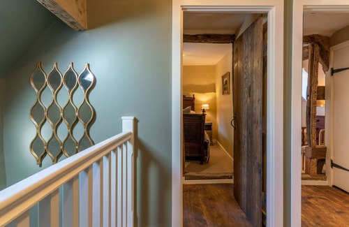 Snowshill Village Cottage | Built in the 1700s and conveniently situated next door to the local village pub, 1 Broughwood Cottag