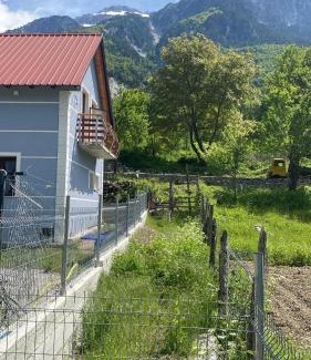 Shale Bed & Breakfast | Bujtina OKOLI