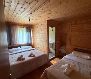 Shale House | Bujtina ZEMRA TRADITES