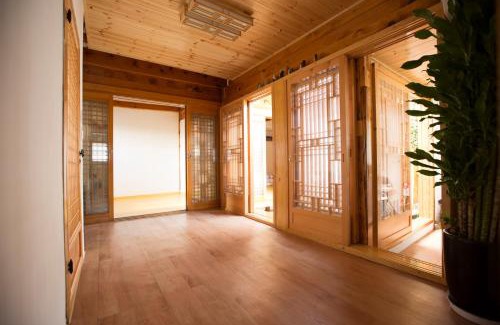 Gahoe-dong House | Bukchonae