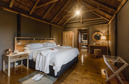 Paterson Cabin | Bukela Game Lodge Amakhala Game Reserve
