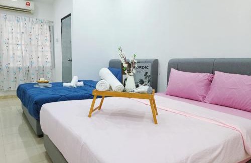 Bukit Baru House | Bukit Beruang 366D Family Home - Private Pool