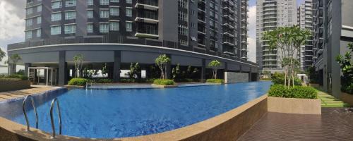 Shah Alam House | Bukit Rimau Instagrammable 2 Bedroom Apartment With Pool View up to 5 PAX