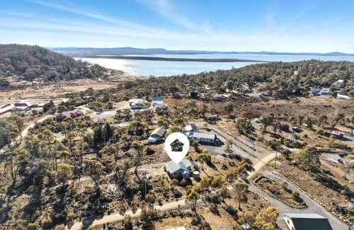 Miena House | Bull Tavern Cabin Cozy Lakeside Escape in Miena Tasmania