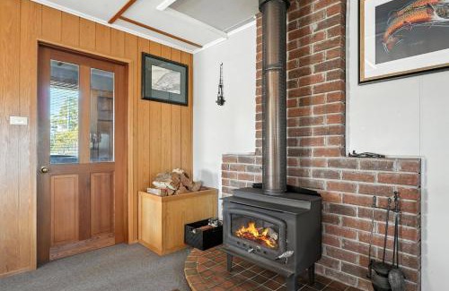 Miena House | Bull Tavern Cabin Cozy Lakeside Escape in Miena Tasmania