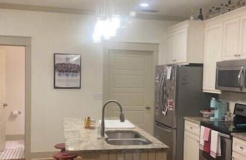 Starkville House | Bulldog Creekside Cottage