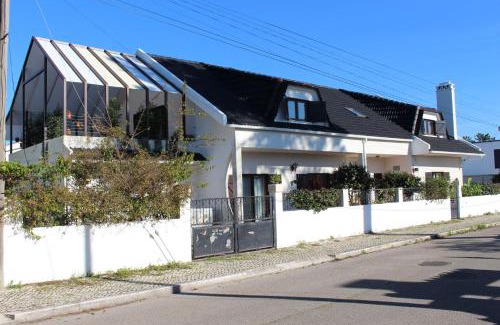 Charneca de Caparica e Sobreda House | Bulle Entre Parenthèses