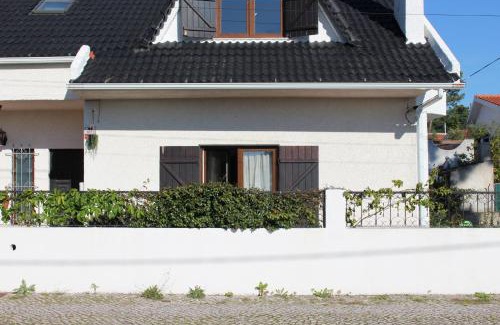 Charneca de Caparica e Sobreda House | Bulle Entre Parenthèses