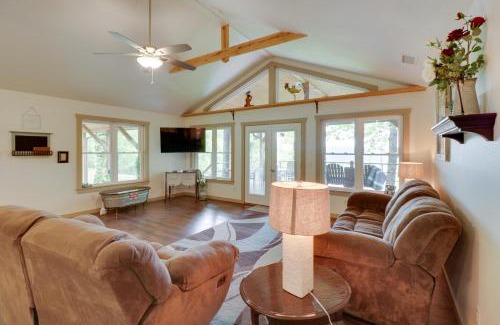 Mountain View House | Bullfrog Bluff Mountain View Cabin with Deck!