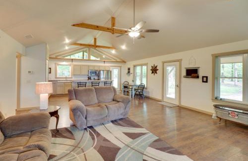 Mountain View House | Bullfrog Bluff Mountain View Cabin with Deck!