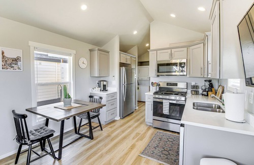 Bullhead City House | Bullhead City Vacation Rental w/Resort Pool!