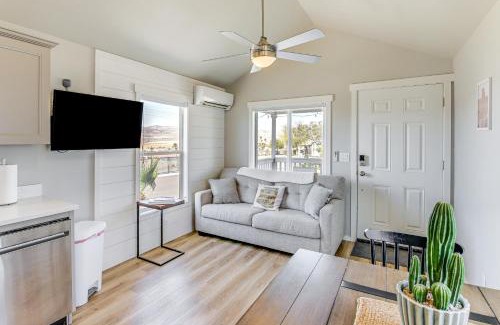 Bullhead City House | Bullhead City Vacation Rental with Resort Pool!