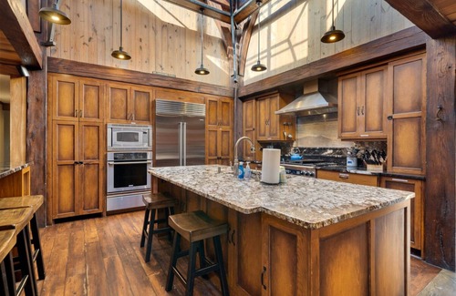 Cheshire House | Bullhead Mountain Lodge | Luxurious Black Mountain Home with Pool, Game room, and More!