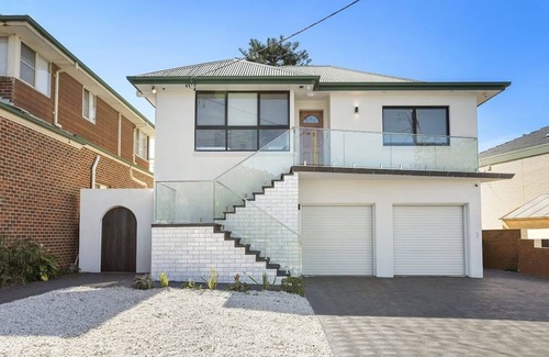 Bulli Apartment | Bulli26 Studio – Steps to Sandon Point, Cafés & Bike Path