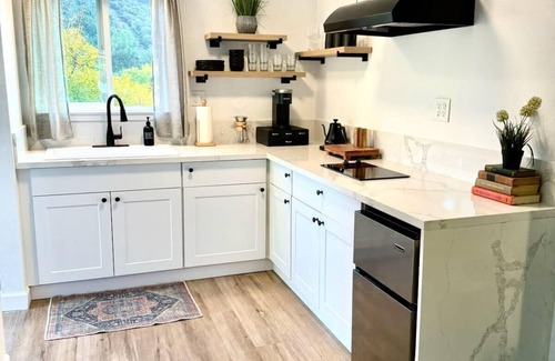 Mariposa Apartment | Bullion Street Homes. Bridalveil Falls 1/2 Block Walk to All (#2)