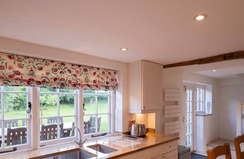 High Wycombe House | Bullocks Farm House – 6 Bedrooms, Stunning Views & More