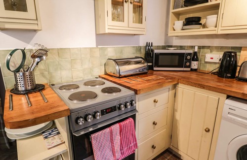 Staithes Cottage | BULMERS COTTAGE, pet friendly, character holiday cottage in Staithes