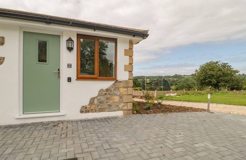 Chardstock Cottage | Bumble Bee, Modern Purpose Built Holiday Cottage 8miles from the coast