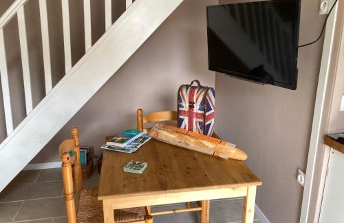 Vouille-les-Marais House | Bumblebee Cottage